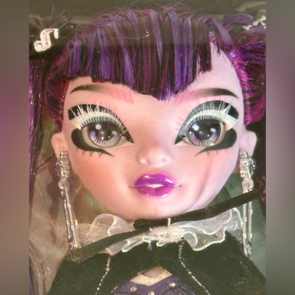 Demi Batisto Shadow High doll - Picture 2 of 7